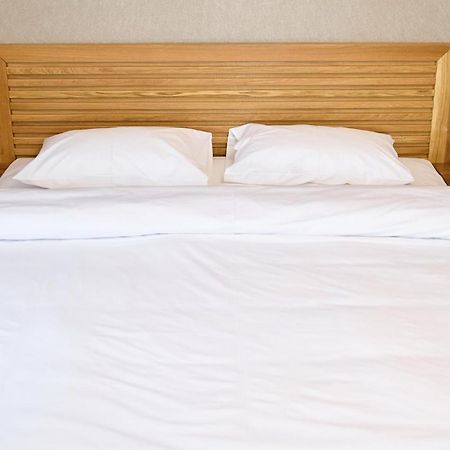 Hotel Eden Rimnicu Sarat Ngoại thất bức ảnh