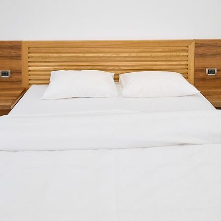 Hotel Eden Rimnicu Sarat Ngoại thất bức ảnh