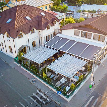 Hotel Eden Rimnicu Sarat Ngoại thất bức ảnh