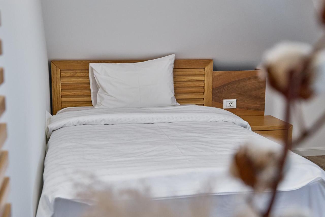 Hotel Eden Rimnicu Sarat Ngoại thất bức ảnh