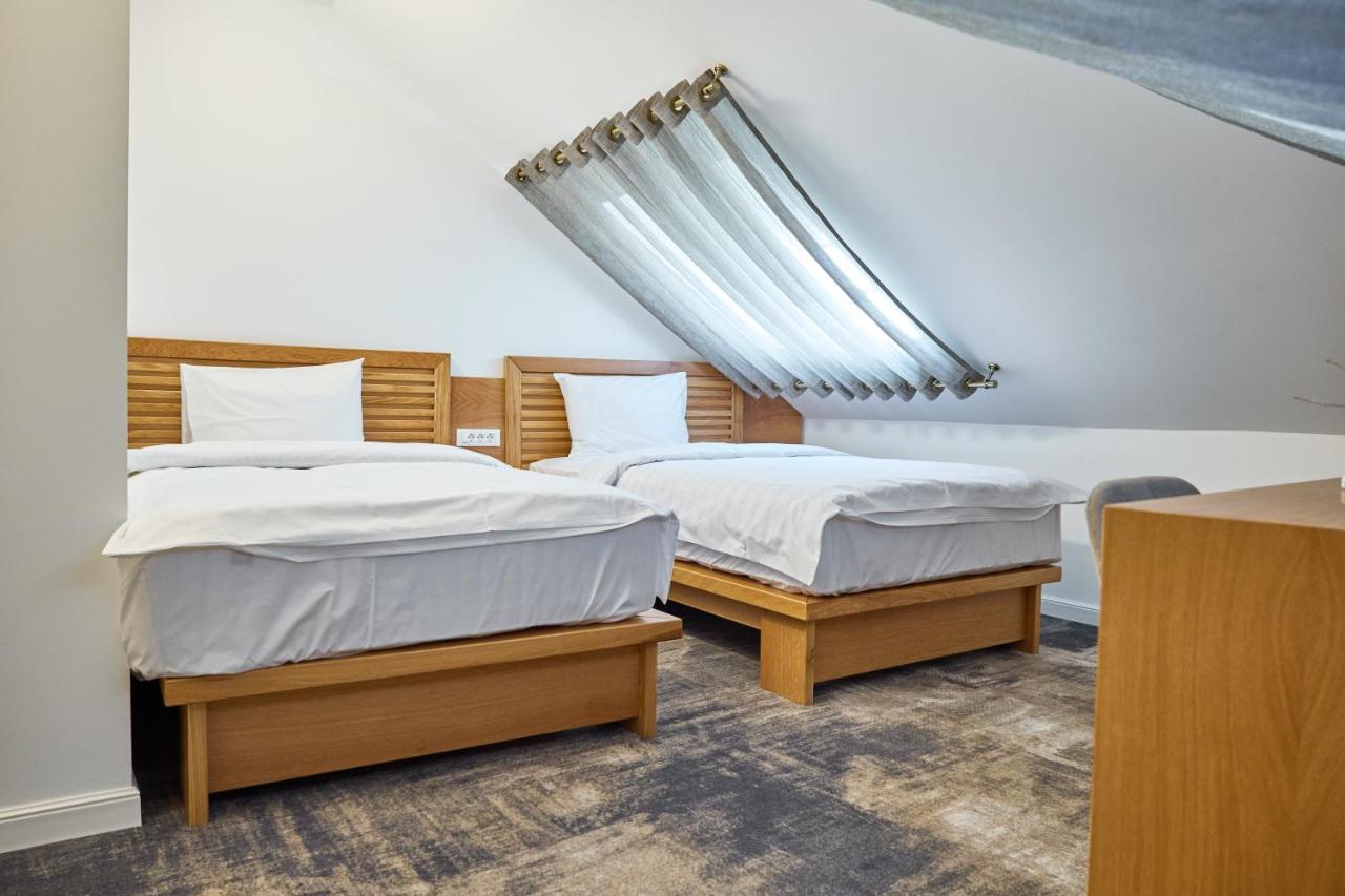 Hotel Eden Rimnicu Sarat Ngoại thất bức ảnh