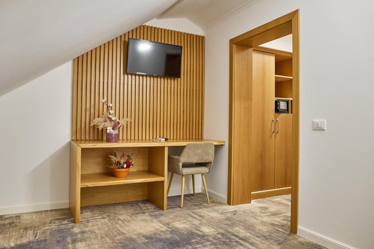 Hotel Eden Rimnicu Sarat Ngoại thất bức ảnh