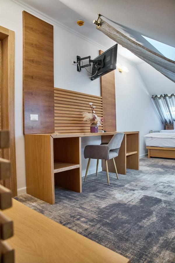 Hotel Eden Rimnicu Sarat Ngoại thất bức ảnh