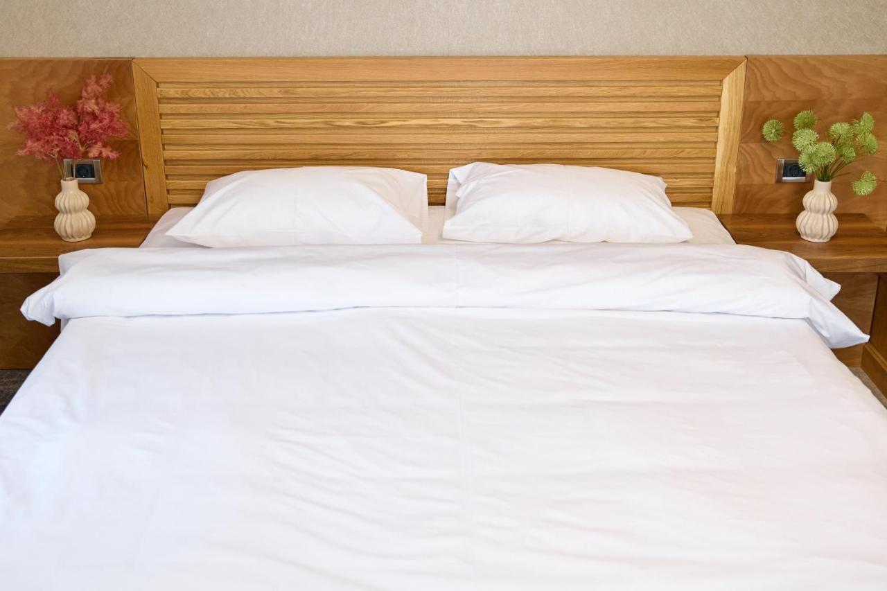 Hotel Eden Rimnicu Sarat Ngoại thất bức ảnh