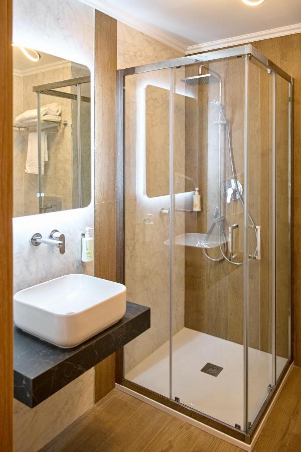 Hotel Eden Rimnicu Sarat Ngoại thất bức ảnh