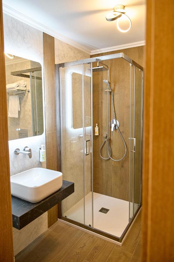 Hotel Eden Rimnicu Sarat Ngoại thất bức ảnh