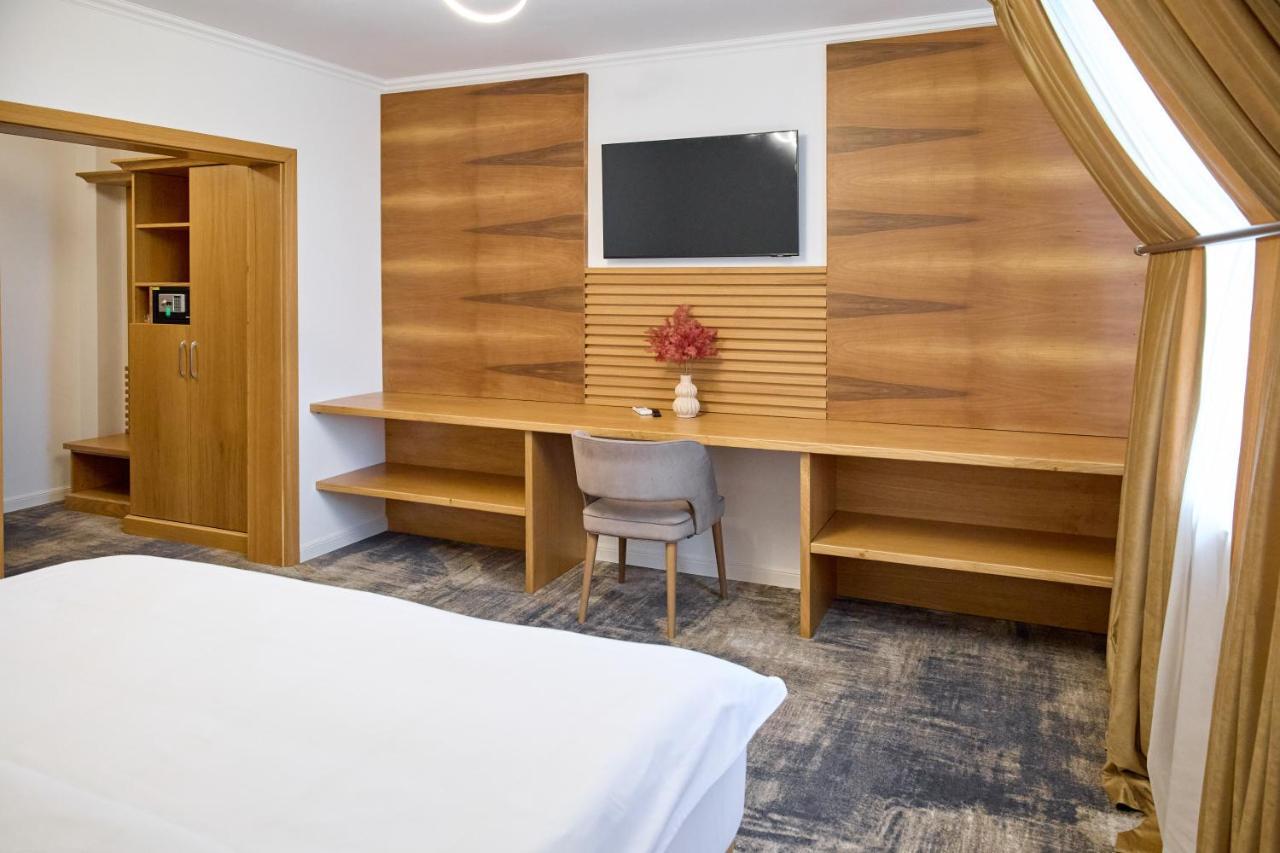 Hotel Eden Rimnicu Sarat Ngoại thất bức ảnh