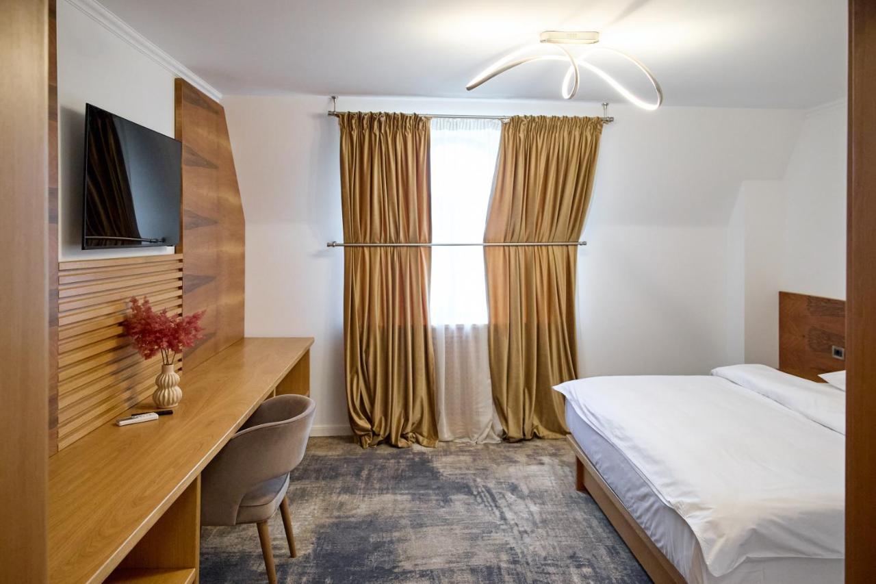 Hotel Eden Rimnicu Sarat Ngoại thất bức ảnh