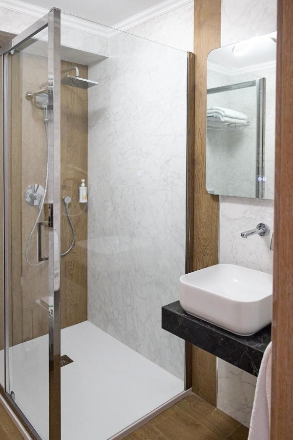 Hotel Eden Rimnicu Sarat Ngoại thất bức ảnh