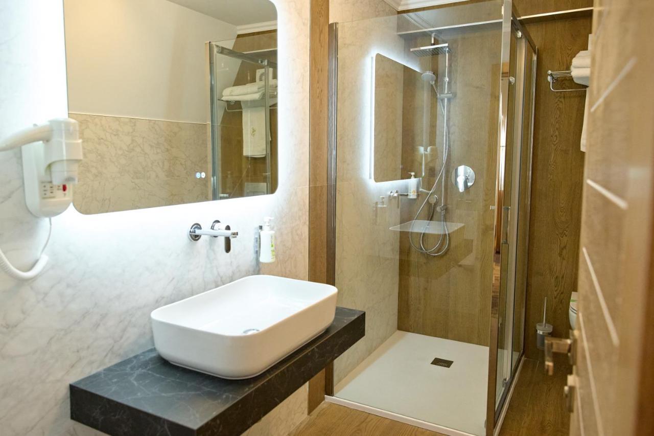 Hotel Eden Rimnicu Sarat Ngoại thất bức ảnh