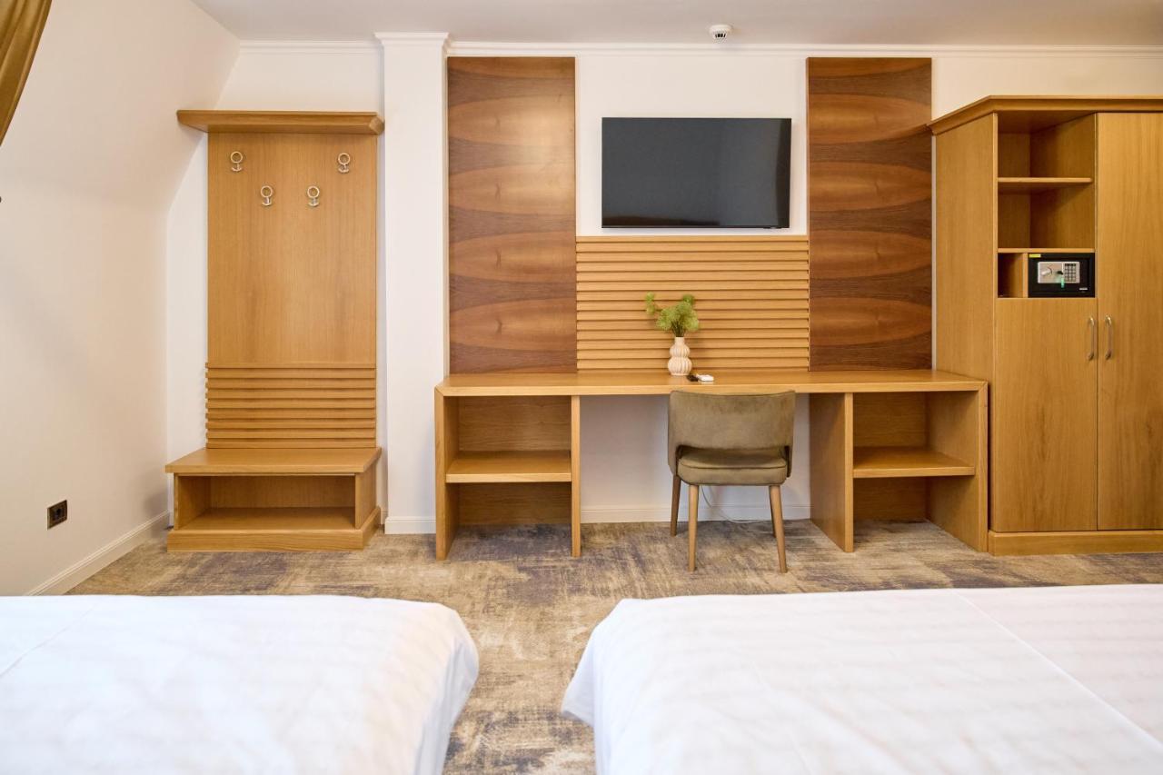Hotel Eden Rimnicu Sarat Ngoại thất bức ảnh