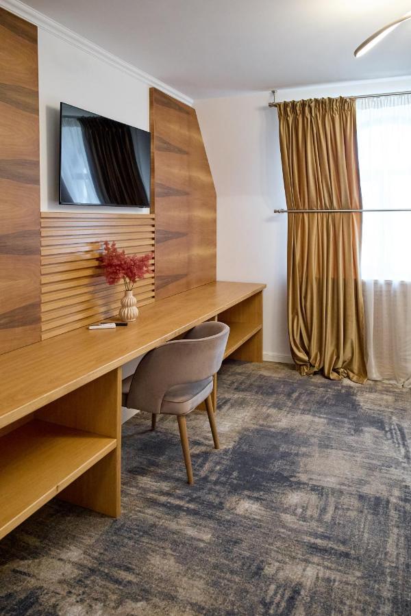 Hotel Eden Rimnicu Sarat Ngoại thất bức ảnh