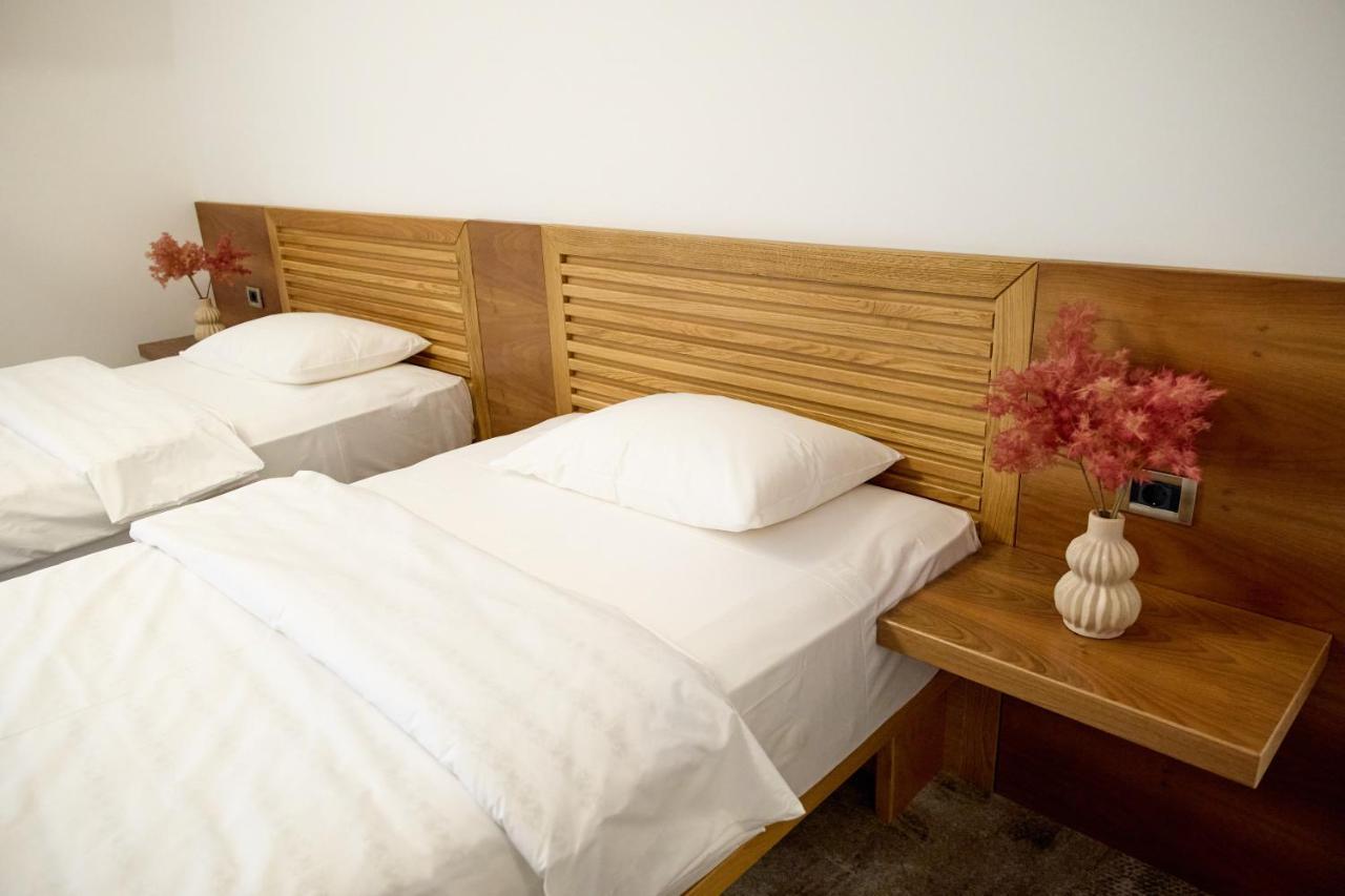 Hotel Eden Rimnicu Sarat Ngoại thất bức ảnh