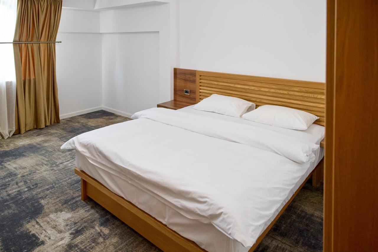 Hotel Eden Rimnicu Sarat Ngoại thất bức ảnh