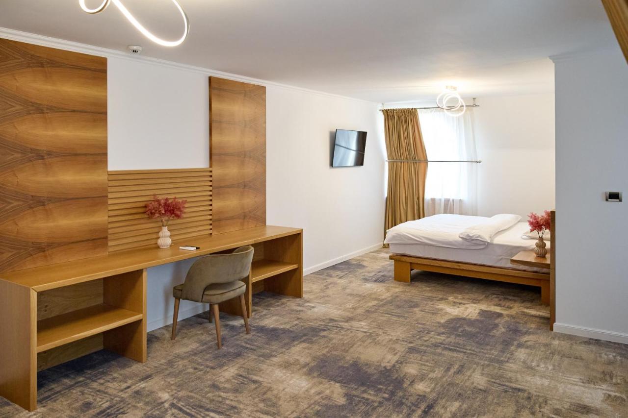 Hotel Eden Rimnicu Sarat Ngoại thất bức ảnh