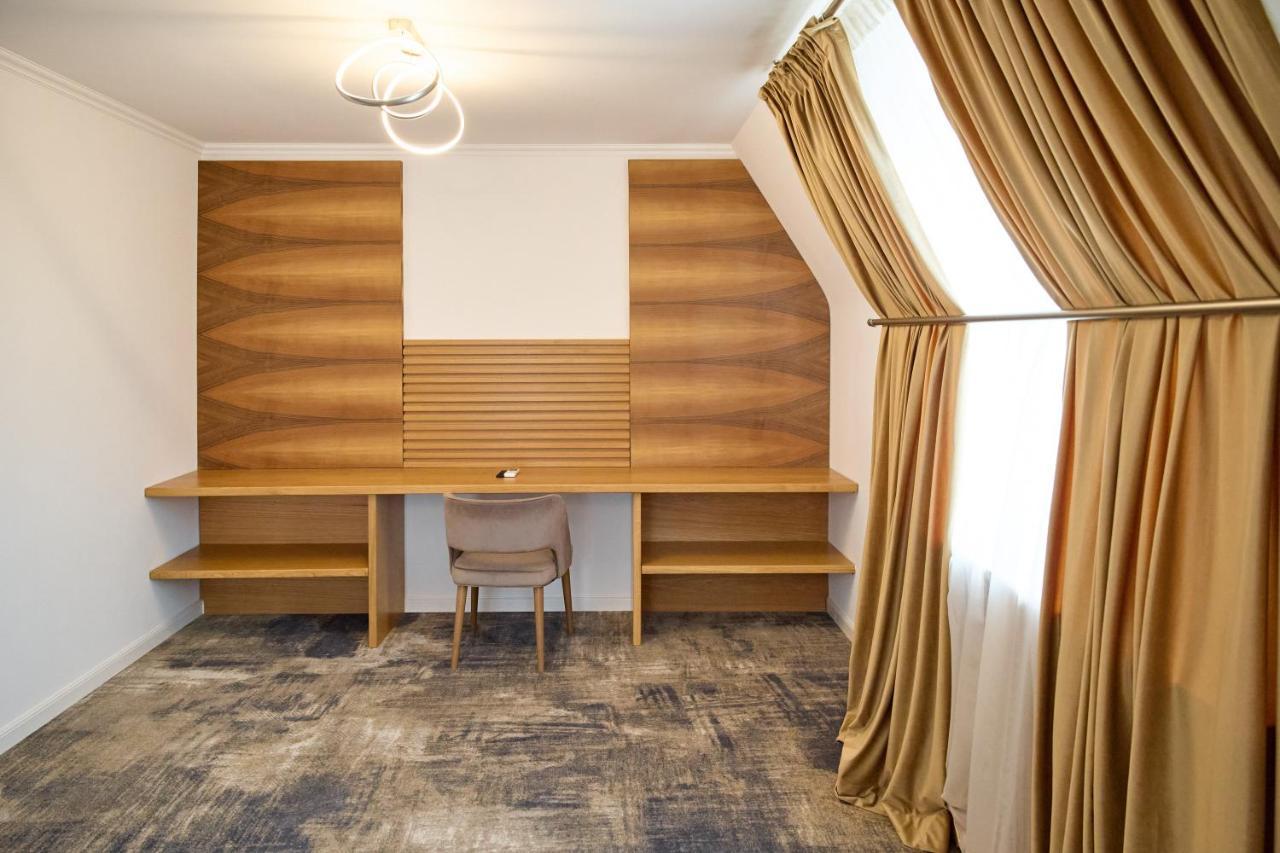Hotel Eden Rimnicu Sarat Ngoại thất bức ảnh