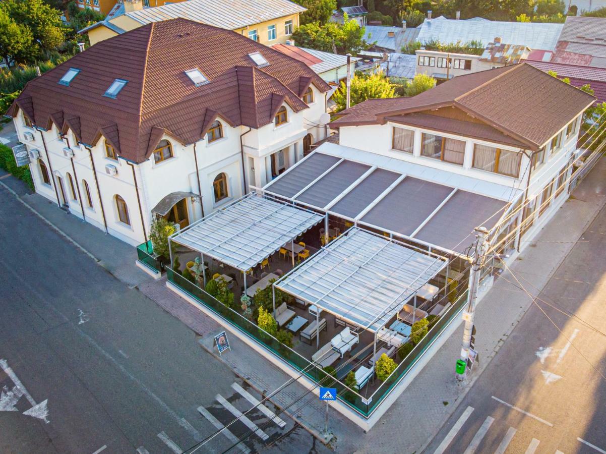 Hotel Eden Rimnicu Sarat Ngoại thất bức ảnh
